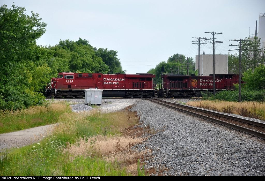 Manifest cruises east over the CN